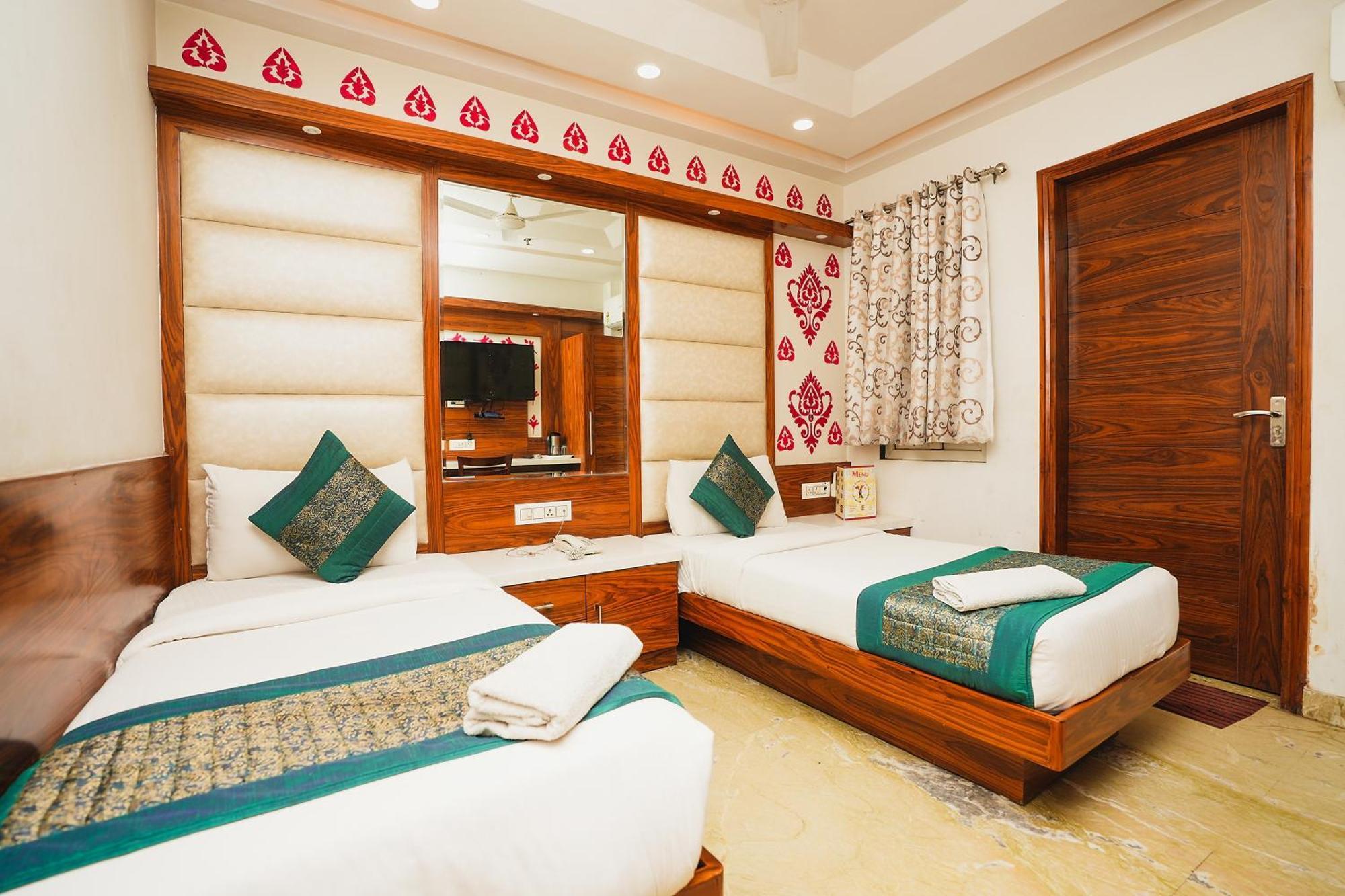 Hotel Kabir Palace Karol Bagh Ню Делхи Екстериор снимка