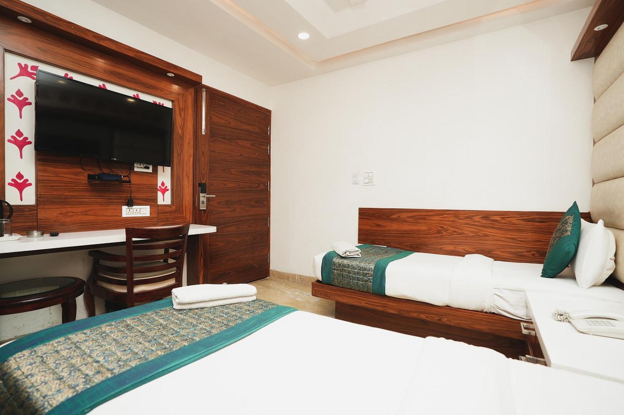 Hotel Kabir Palace Karol Bagh Ню Делхи Екстериор снимка