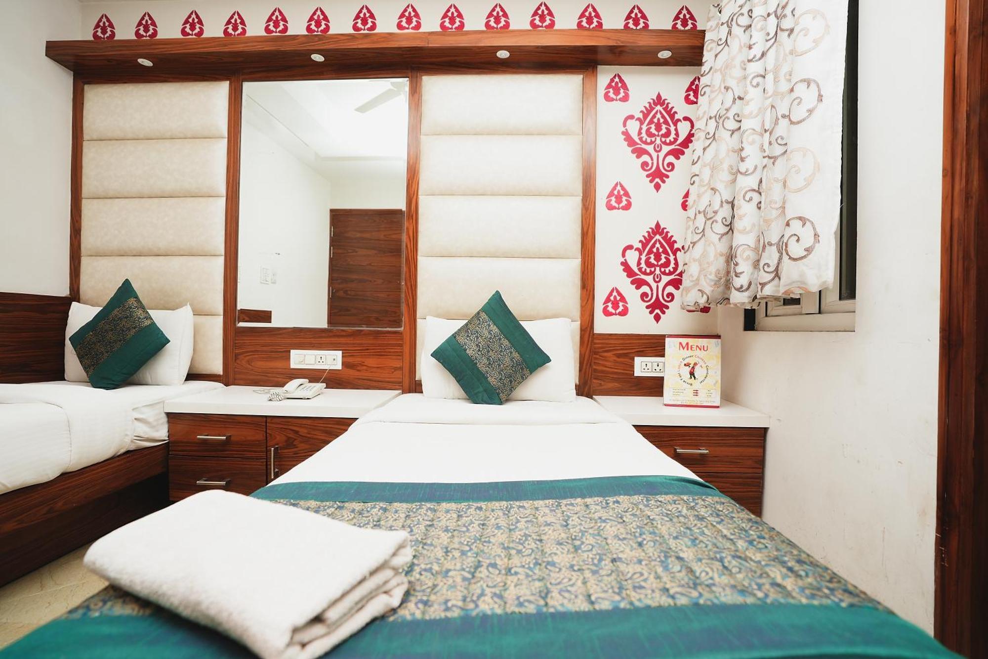 Hotel Kabir Palace Karol Bagh Ню Делхи Екстериор снимка
