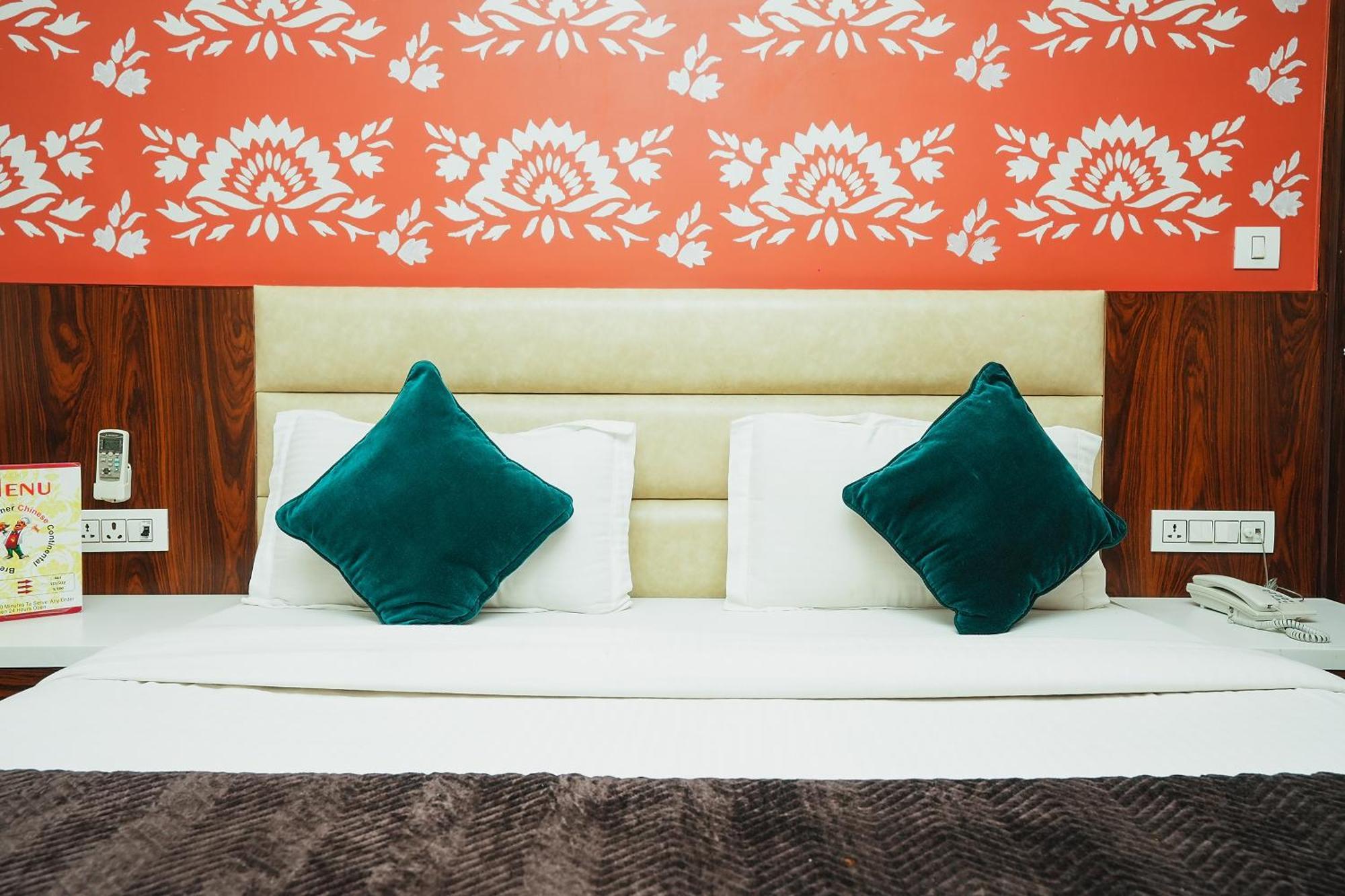 Hotel Kabir Palace Karol Bagh Ню Делхи Екстериор снимка