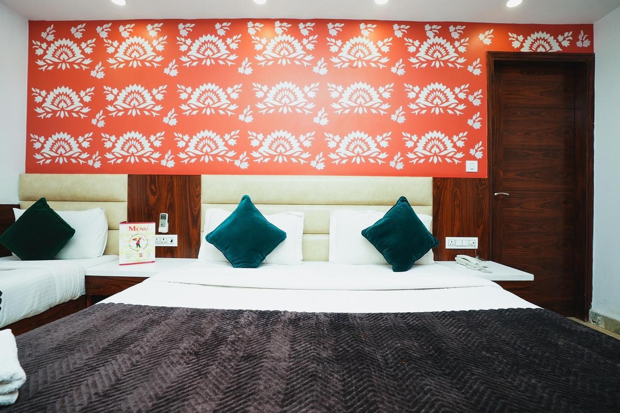 Hotel Kabir Palace Karol Bagh Ню Делхи Екстериор снимка
