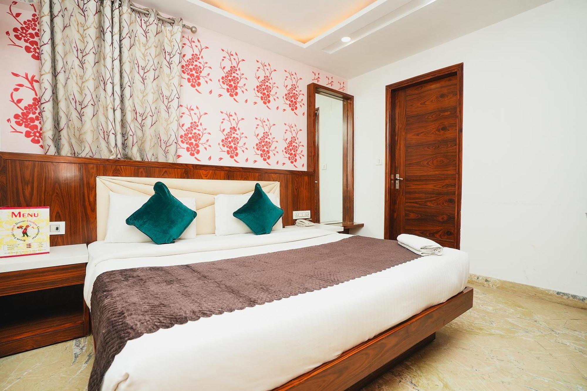 Hotel Kabir Palace Karol Bagh Ню Делхи Екстериор снимка