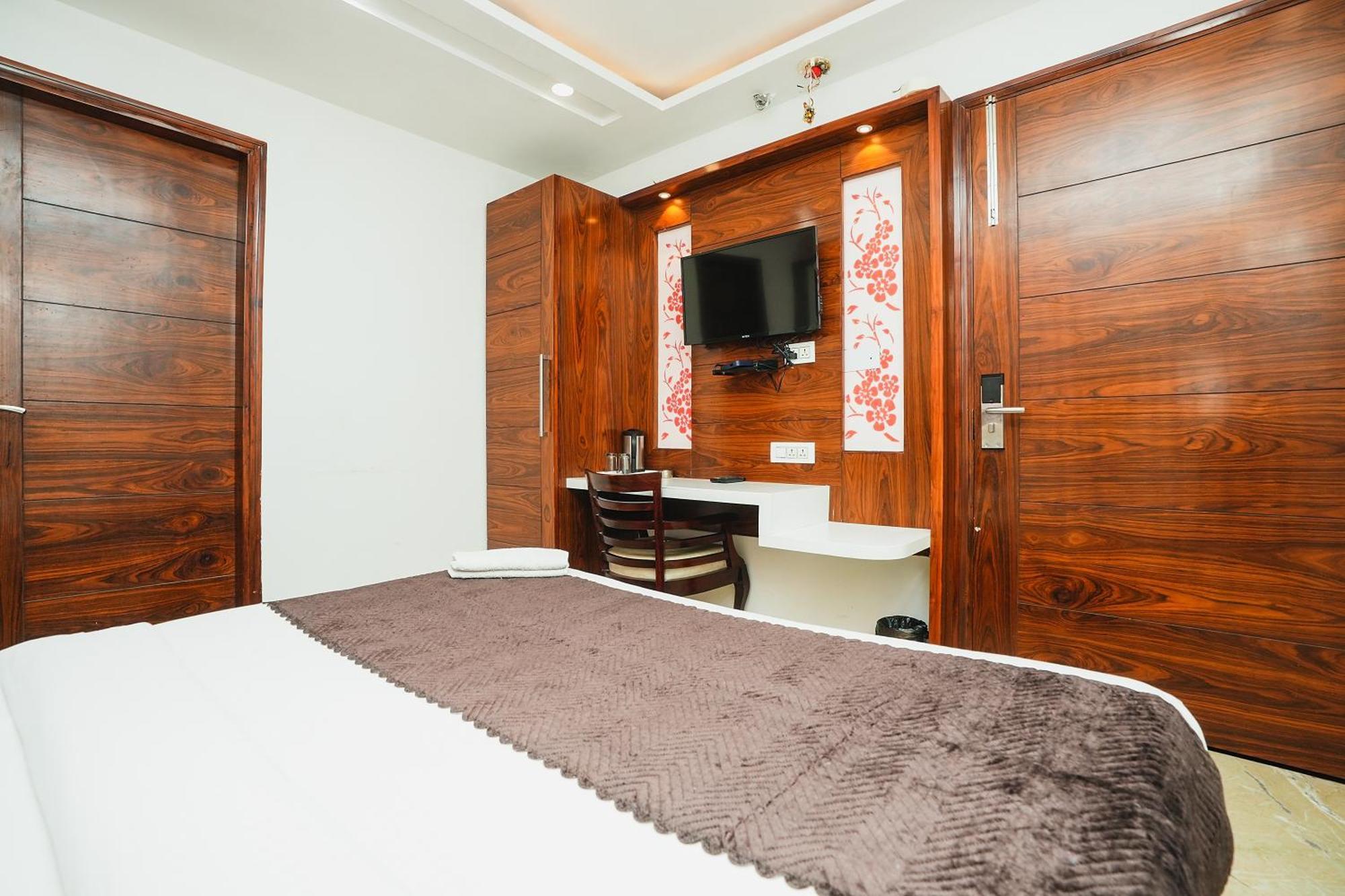 Hotel Kabir Palace Karol Bagh Ню Делхи Екстериор снимка