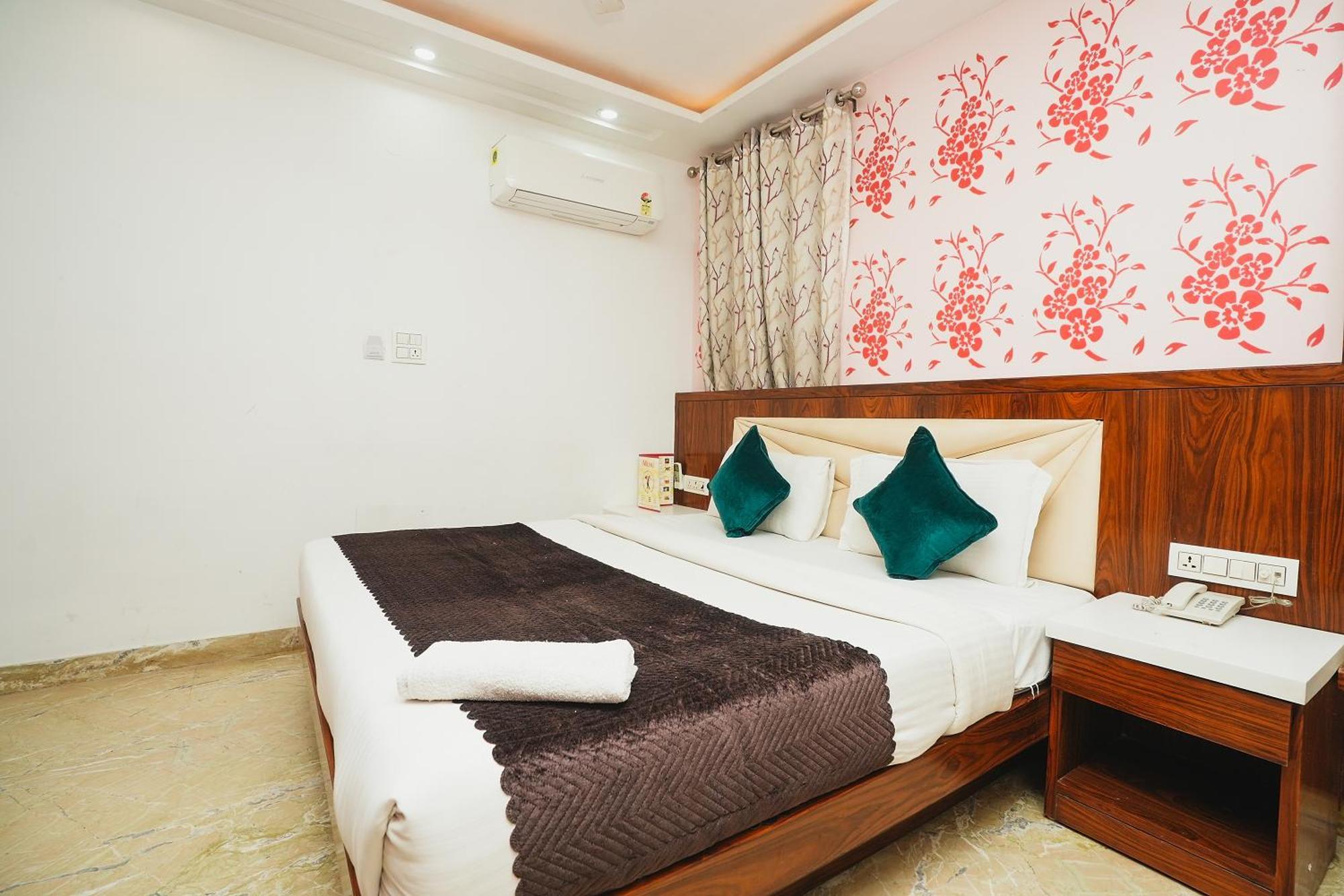 Hotel Kabir Palace Karol Bagh Ню Делхи Екстериор снимка