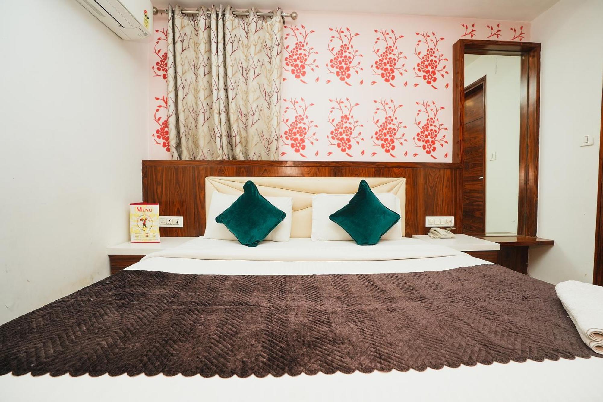 Hotel Kabir Palace Karol Bagh Ню Делхи Екстериор снимка