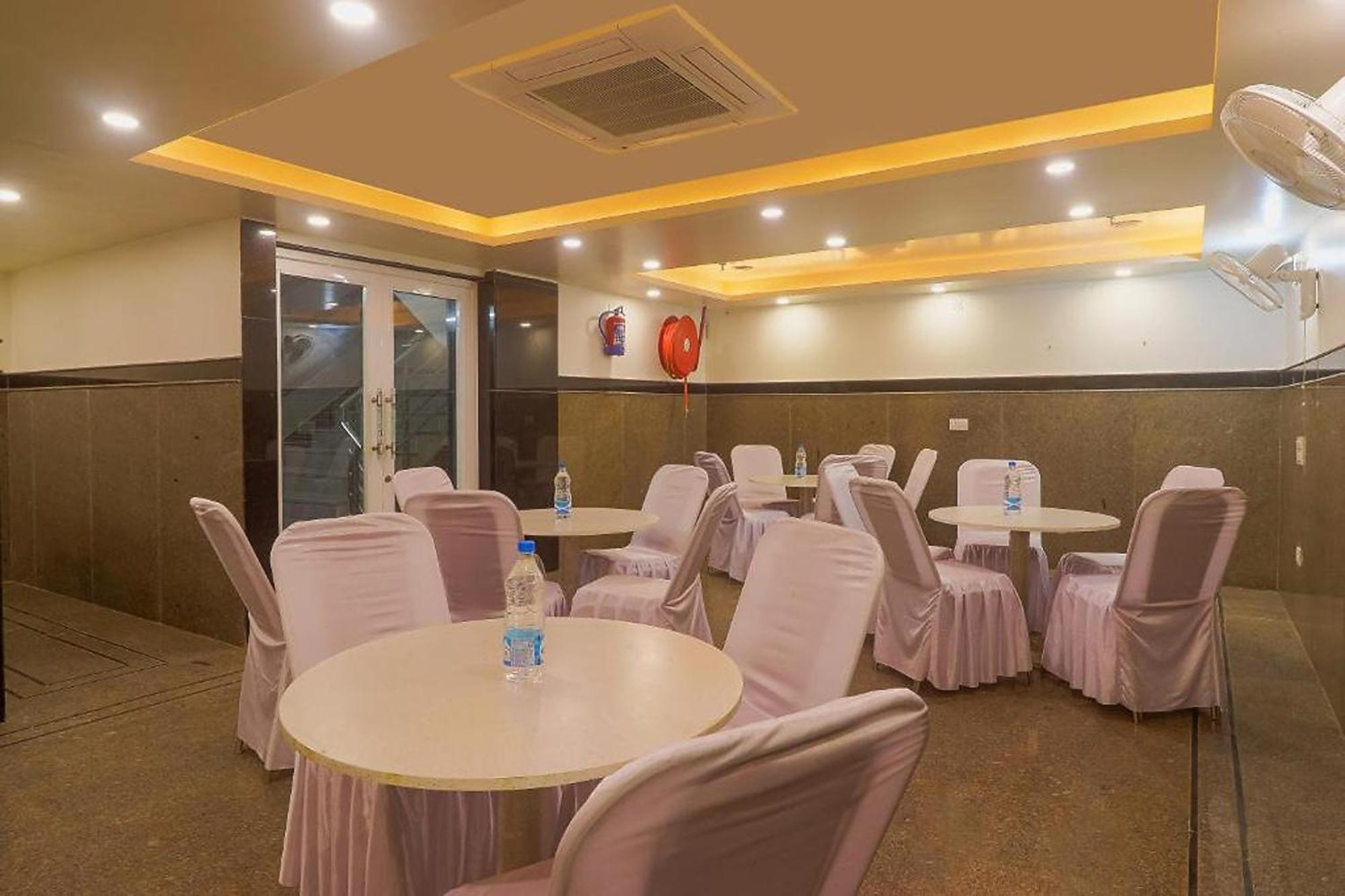 Hotel Kabir Palace Karol Bagh Ню Делхи Екстериор снимка