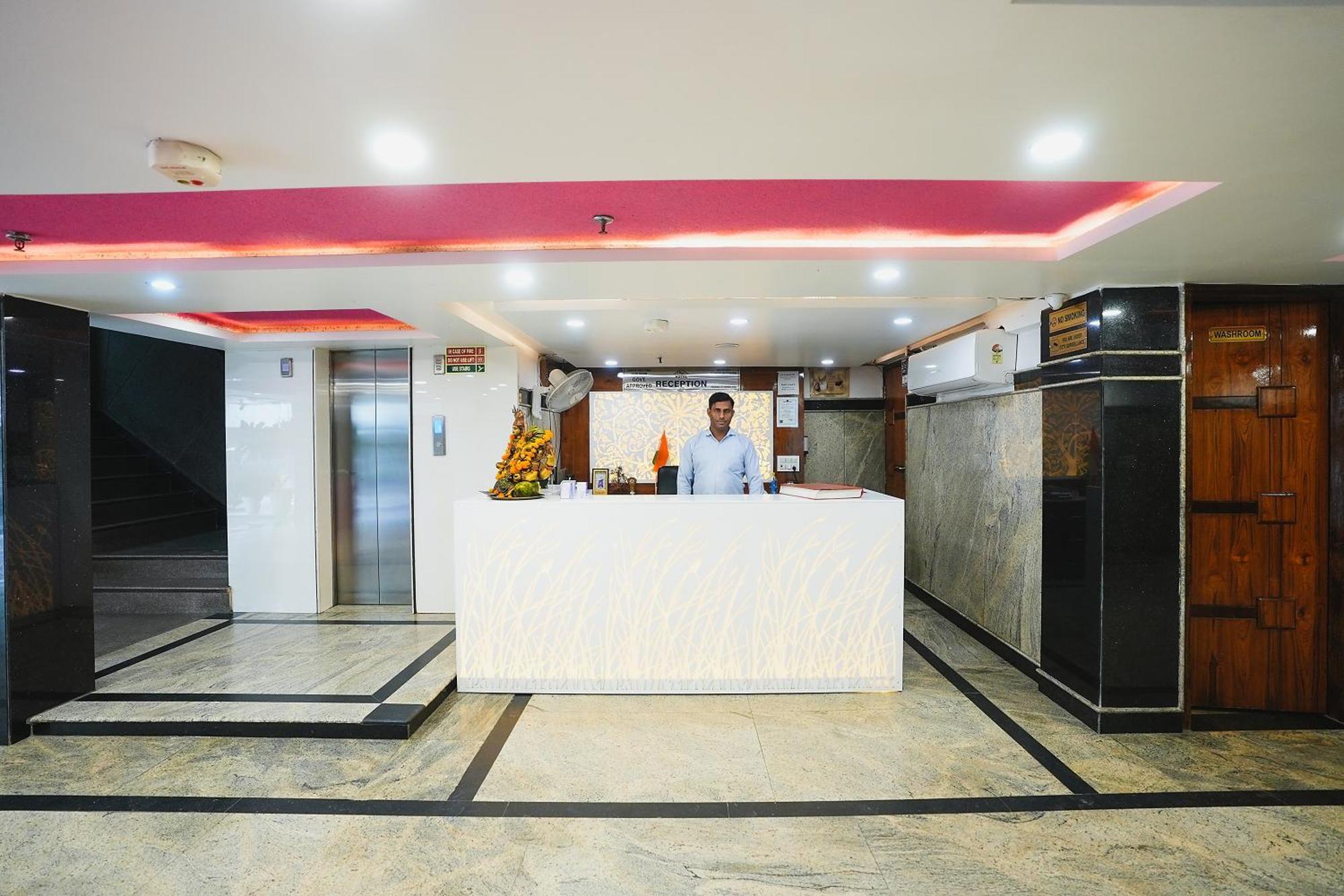 Hotel Kabir Palace Karol Bagh Ню Делхи Екстериор снимка